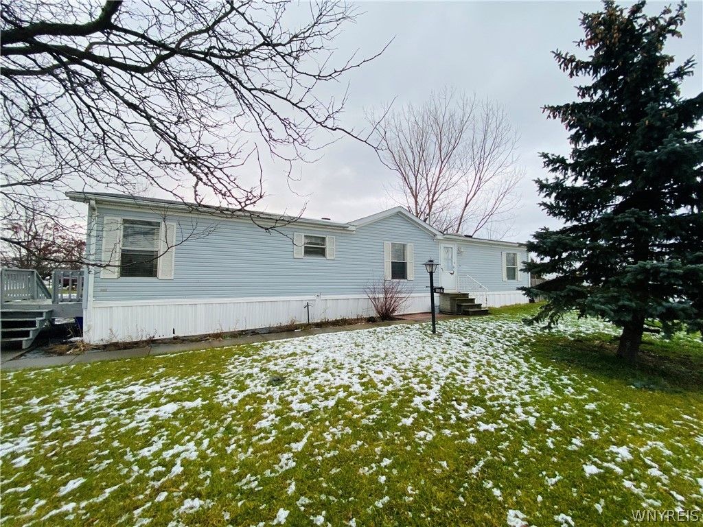 1016 Ridgewood Dr, Lockport, NY 14094