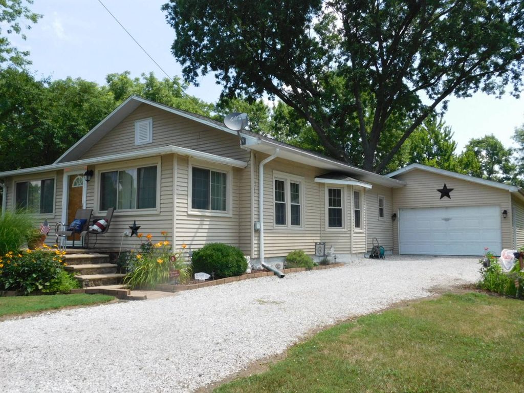 1316 N Walnut St, Olney, IL 62450 3 Bed, 1 Bath SingleFamily Home