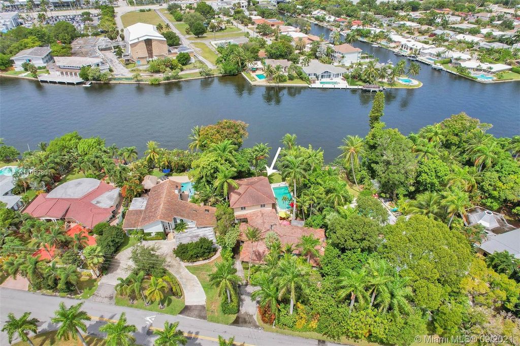 1349 Middle River Dr, Fort Lauderdale, FL 33304