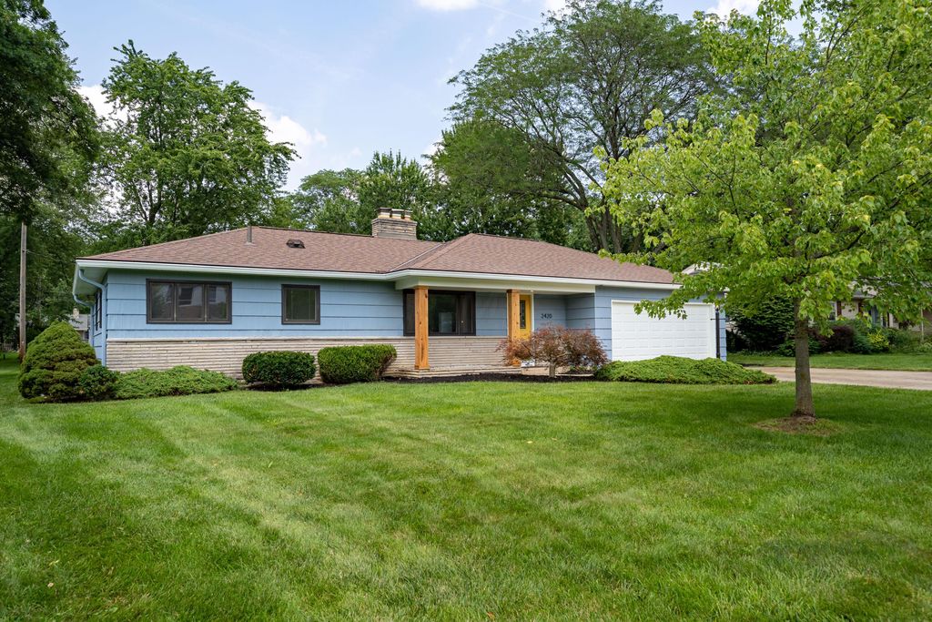 2420 Wickliffe Rd, Upper Arlington, OH 43221