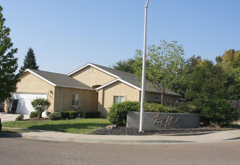 495 Springtime Ln, Red Bluff, CA 96080