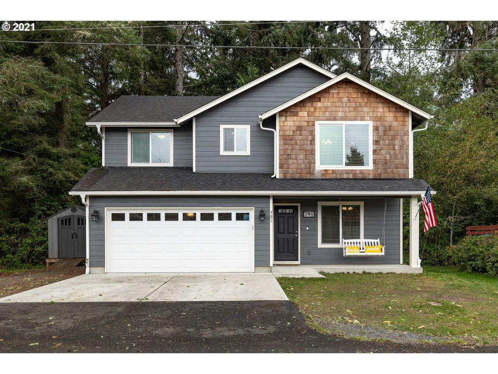 791 King Salmon St, Hammond, OR 97121