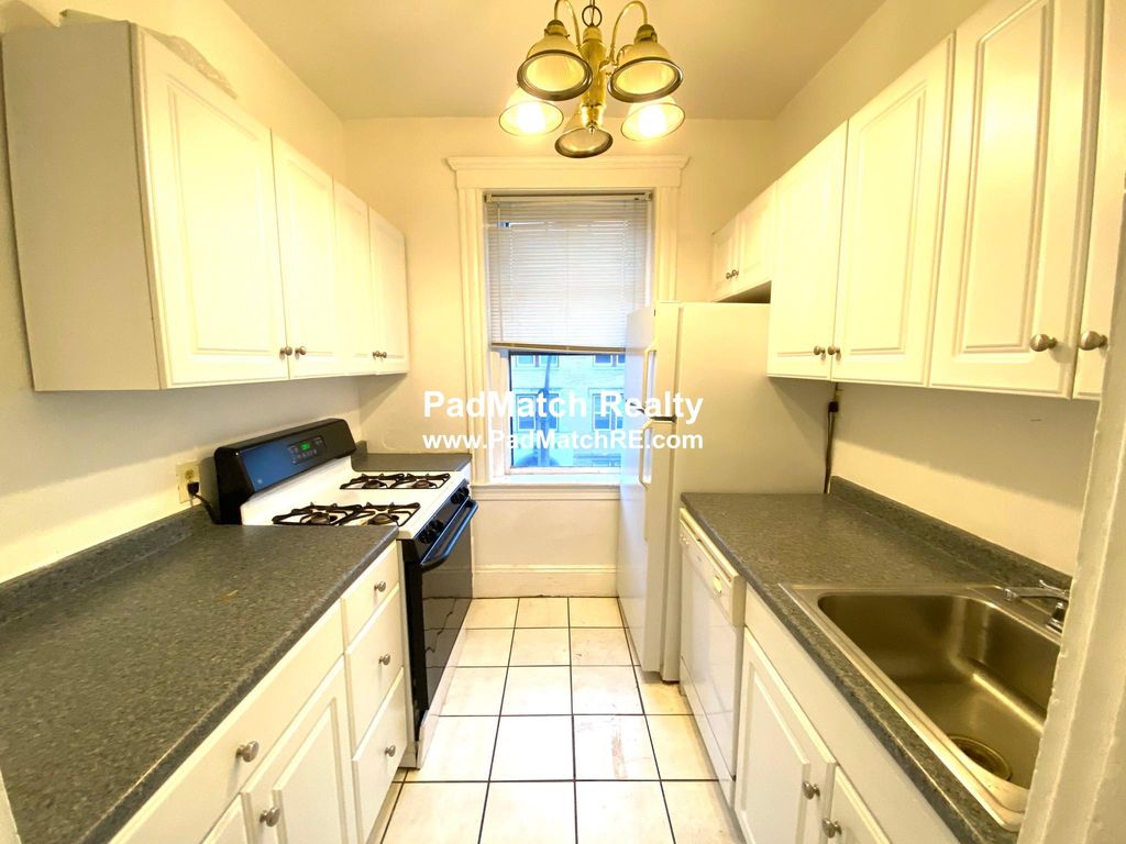 10 Lothian Rd, Brighton, MA 02135