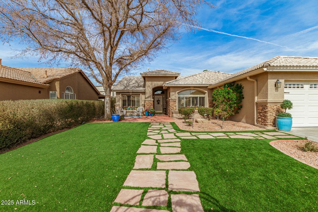 10320 E  Sunburst Dr, Sun Lakes, AZ 85248