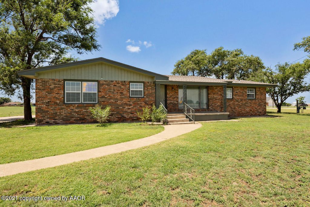 409 N Eastern Ave, Happy, TX 79042