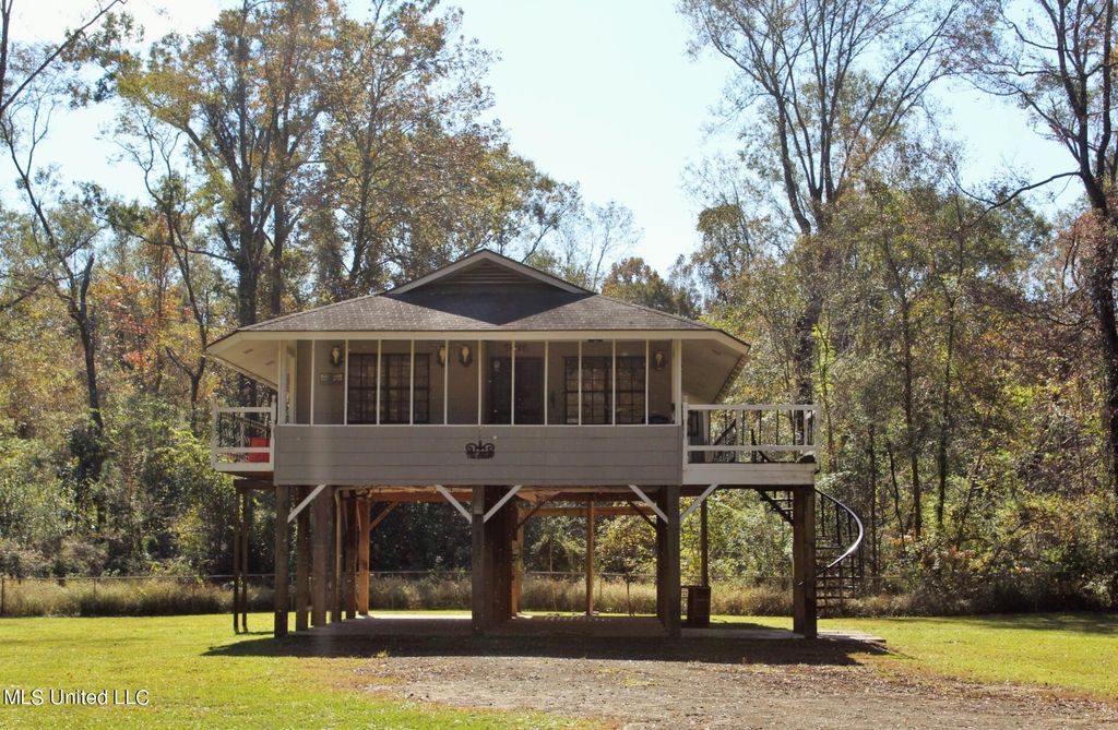132 River Bend Rd, Lucedale, MS 39452