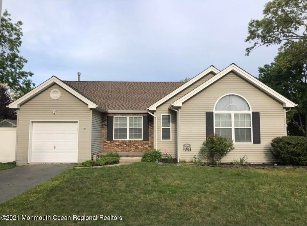 101 Crown Ct, Manahawkin, NJ 08050