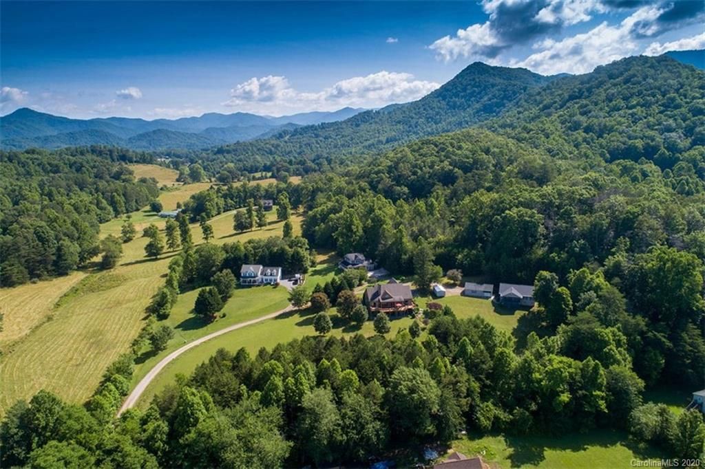 182 Brigsy Ln, Whittier, NC 3 Bed, 3 Bath SingleFamily Home 45 Photos Trulia