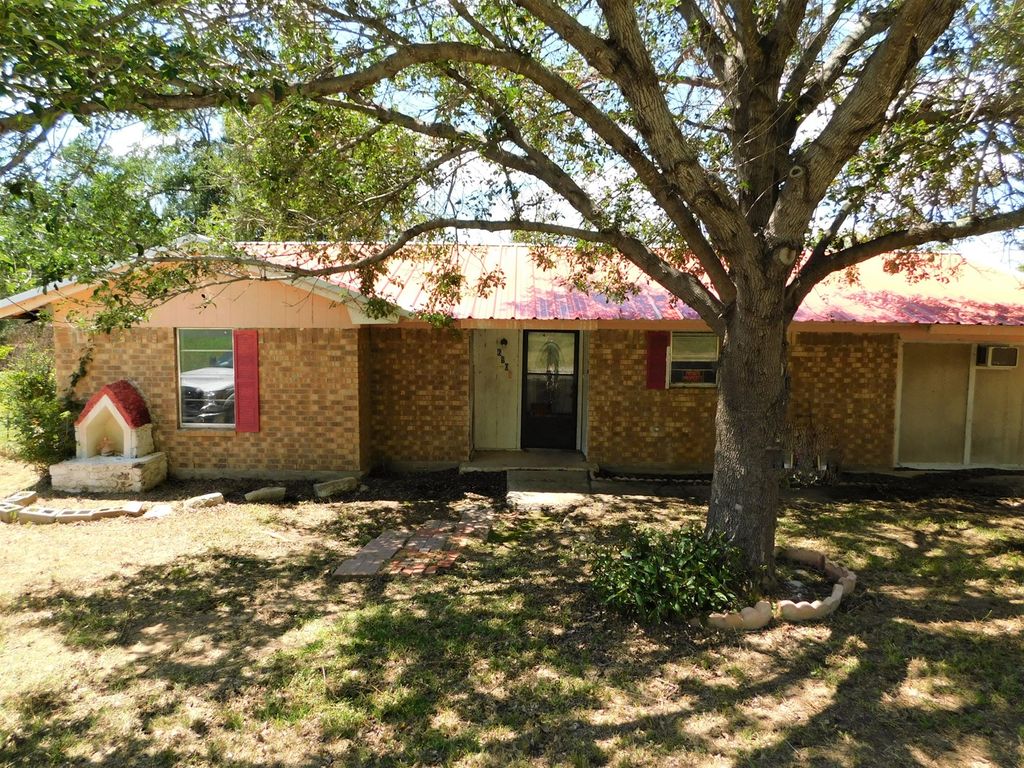 6906 Dublin Dr, Brownwood, TX 76801