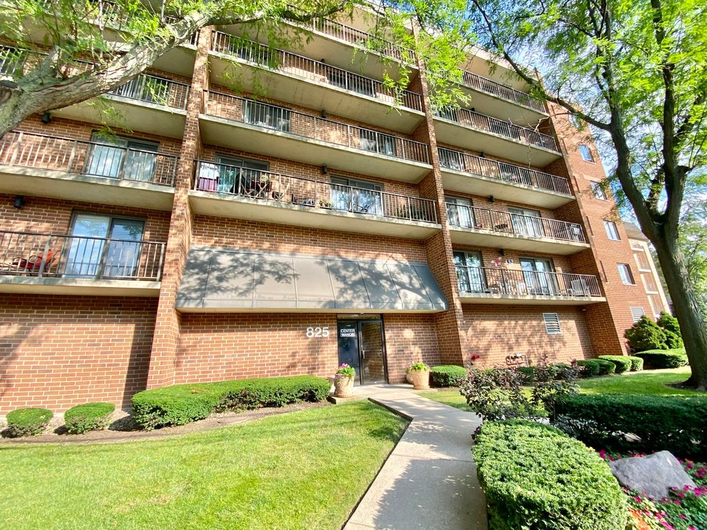 825 Center St #502, Des Plaines, IL 60016