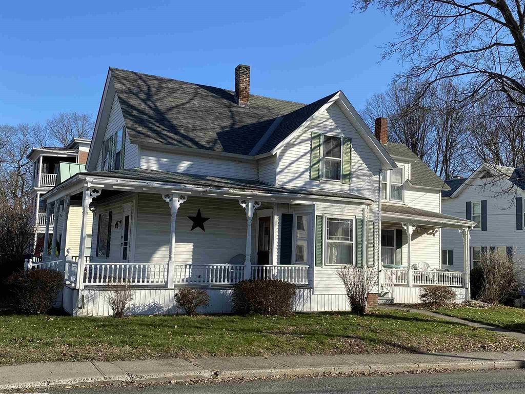 18 Central St, Brattleboro, VT 05301
