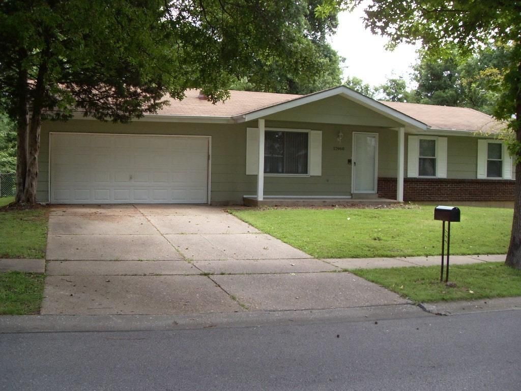 11960 El Camara Dr, Florissant, MO 3 Bed, 2 Bath SingleFamily Home
