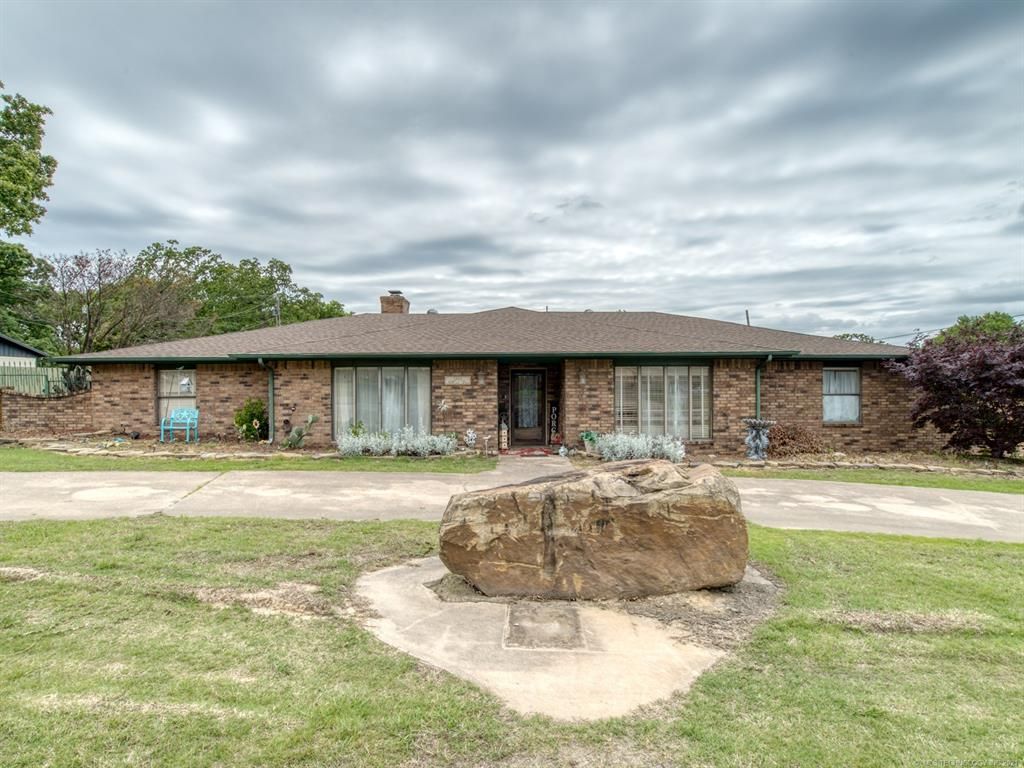 1311 Hillcrest Dr, Henryetta, OK 74437