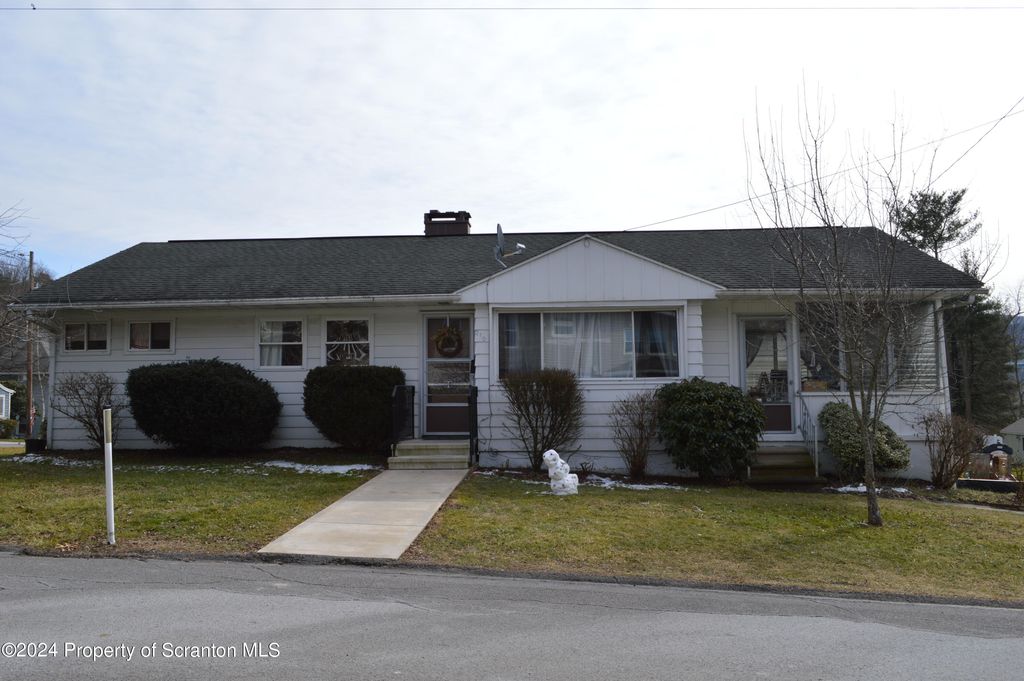 210 Fairview Ave, Clarks Summit, PA 18411