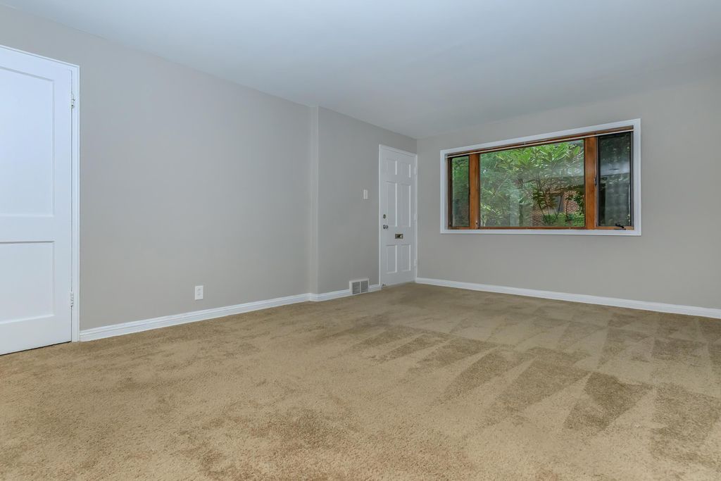 4804 Drexelbrook Dr, Drexel Hill, PA 19026