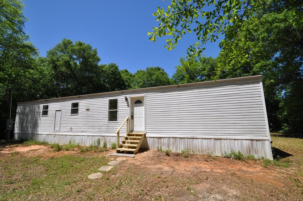 138 Sugar Creek Rd, Carriere, MS 3 Bed, 1 Bath Mobile / Manufactured