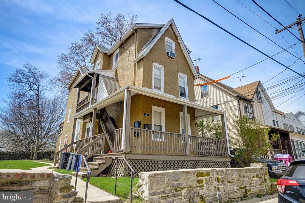20 Maple Ter, Clifton Heights, PA 19018