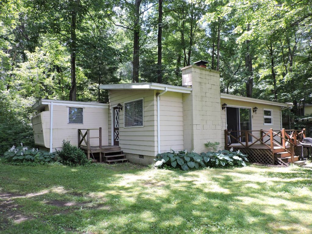 23434 Lake Dr, Cassopolis, MI 49031