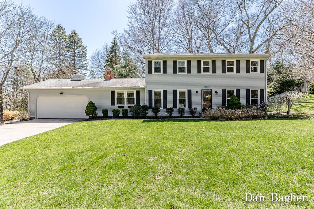 15688 Longview Ln, Spring Lake, MI 49456