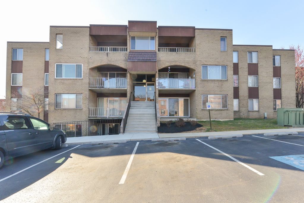 418 Girard St 301, Gaithersburg, MD 3 Bed, 2 Bath Condo 62 Photos