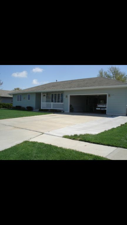 1014 Sycamore Ave, Hastings, NE 68901