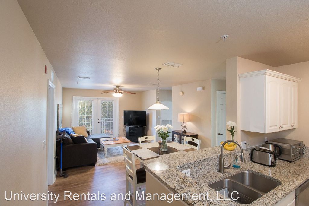 835 SW 9th St, Gainesville, FL 32601