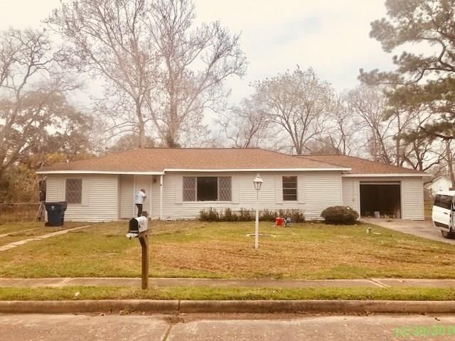 624 W Peach St, Angleton, TX 77515