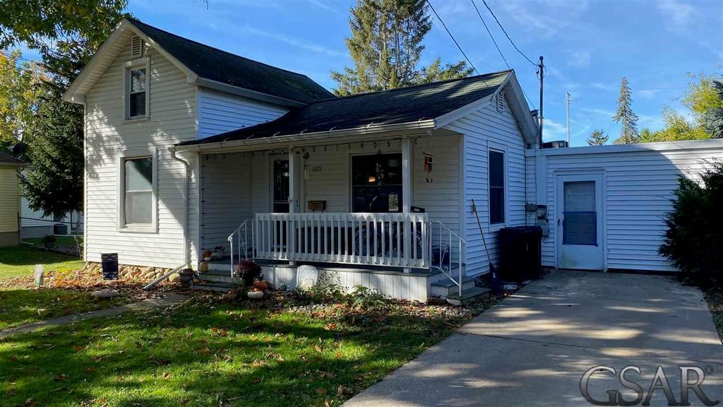 1325 N Ball St, Owosso, MI 48867