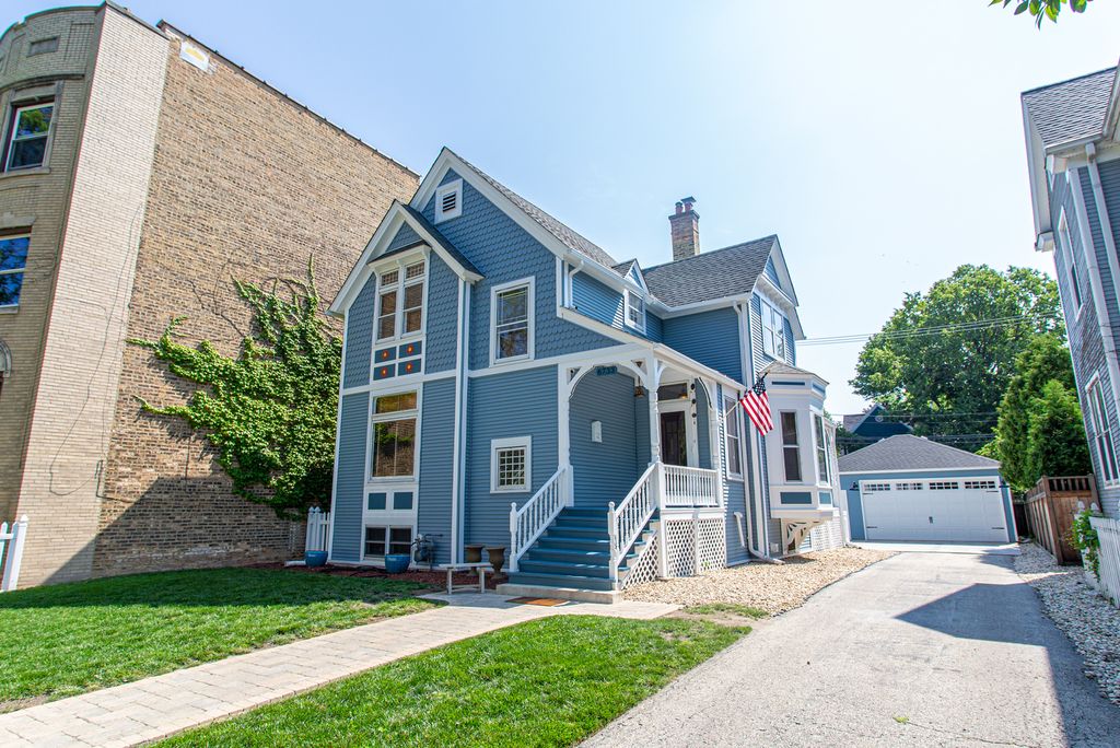6733 N Greenview Ave, Chicago, IL 60626