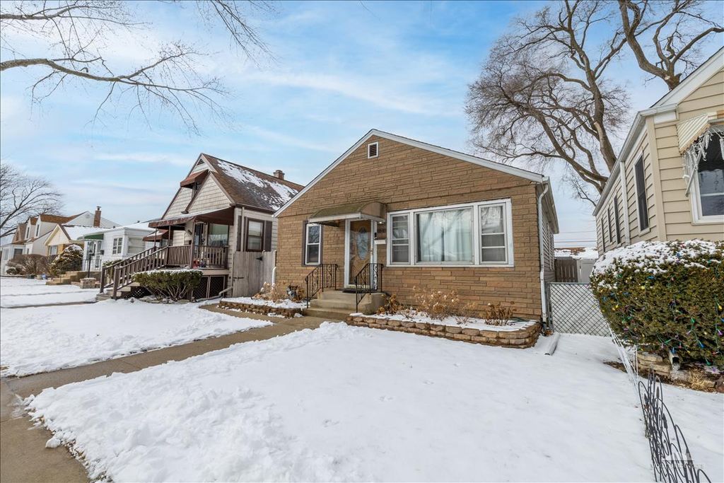 8640 Lyndale St, River Grove, IL 60171