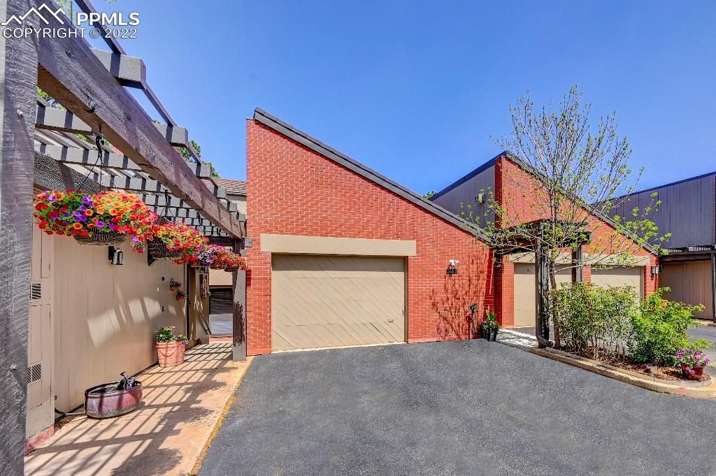 2622 Spring Grove Ter, Colorado Springs, CO 80906