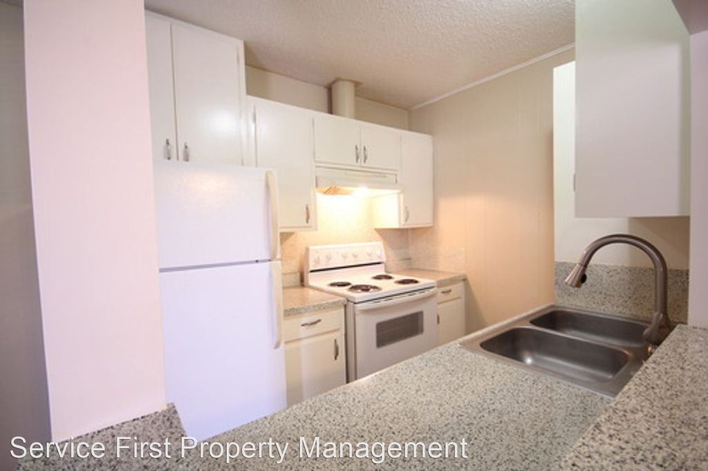 146 S Main St #58, Clute, TX 77531
