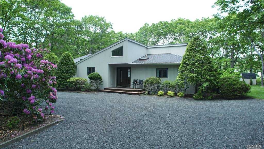 13 Park Cir, Quogue, NY 11959