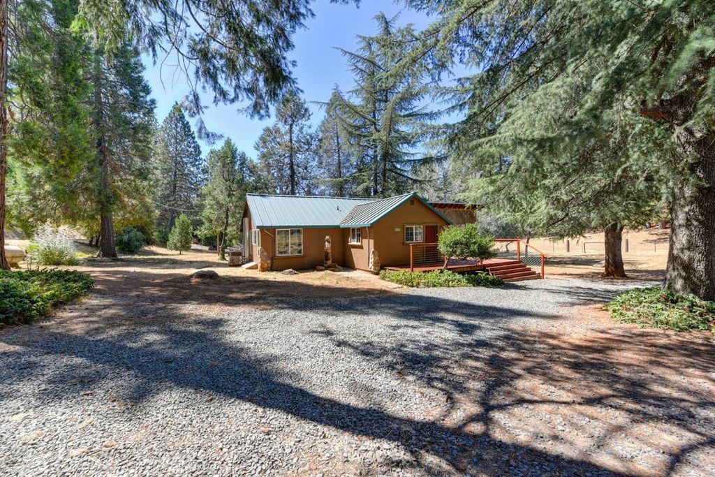18707 Applegate Rd, Applegate, CA 2 Bed, 2 Bath SingleFamily Home