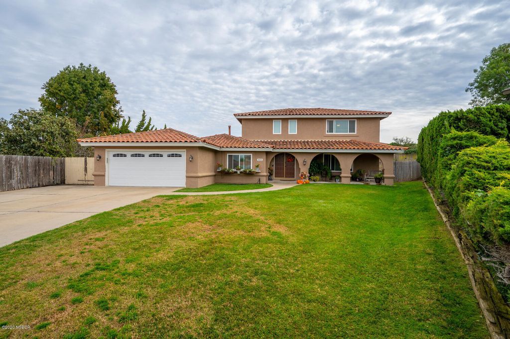 4450 Berkshire Ln, Santa Maria, CA 93455