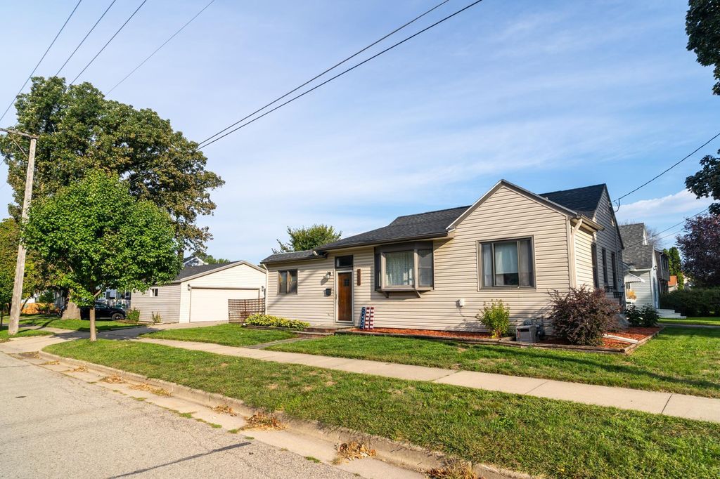 423 11th St SE, Rochester, MN 55904