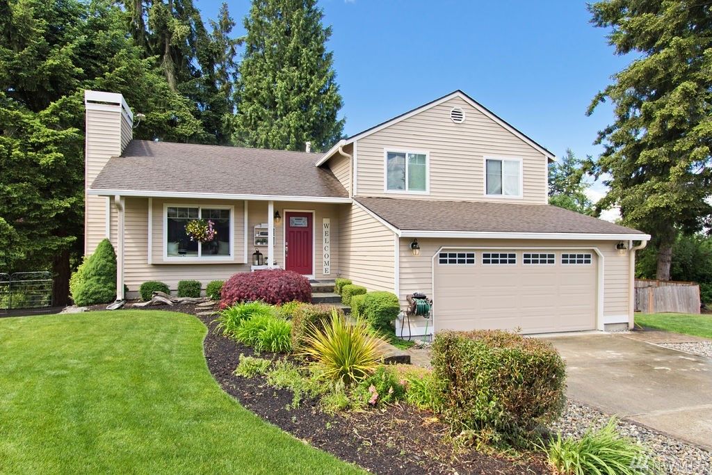 965 Field Ave NE, Renton, WA 98059
