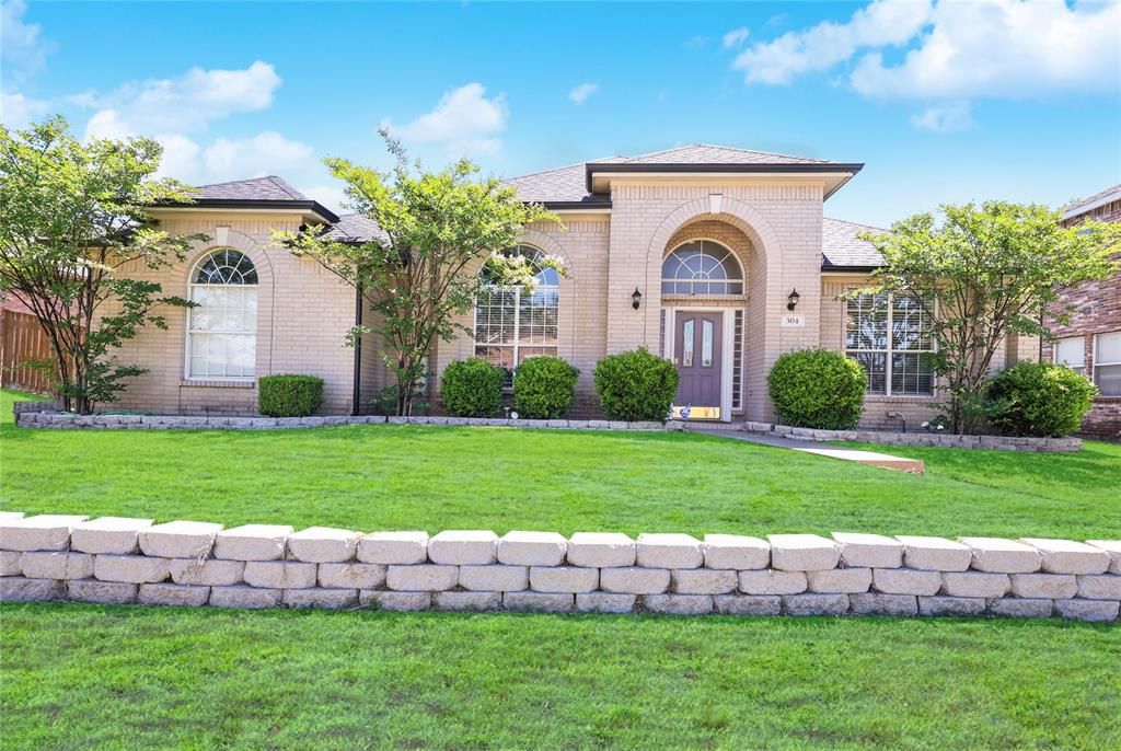 504 Dogwood Trl, Desoto, TX 75115