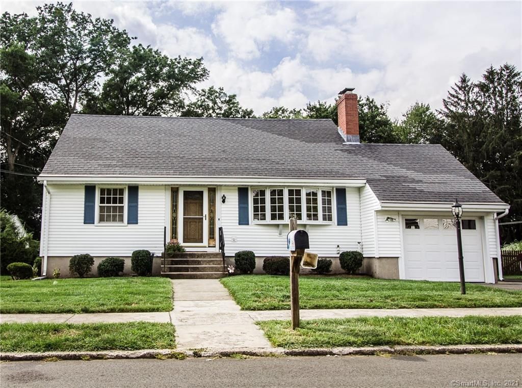 140 Ursini Dr, Hamden, CT 06514