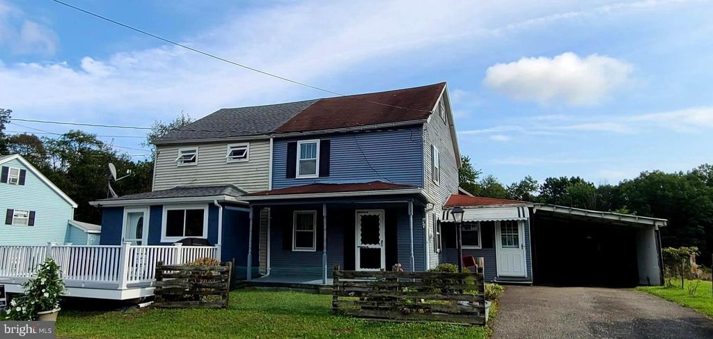 30 School Row St, Branchdale, PA 17923