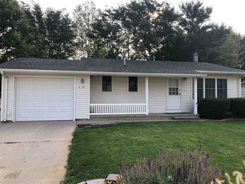 4411 Linden Dr, Kearney, NE 68847