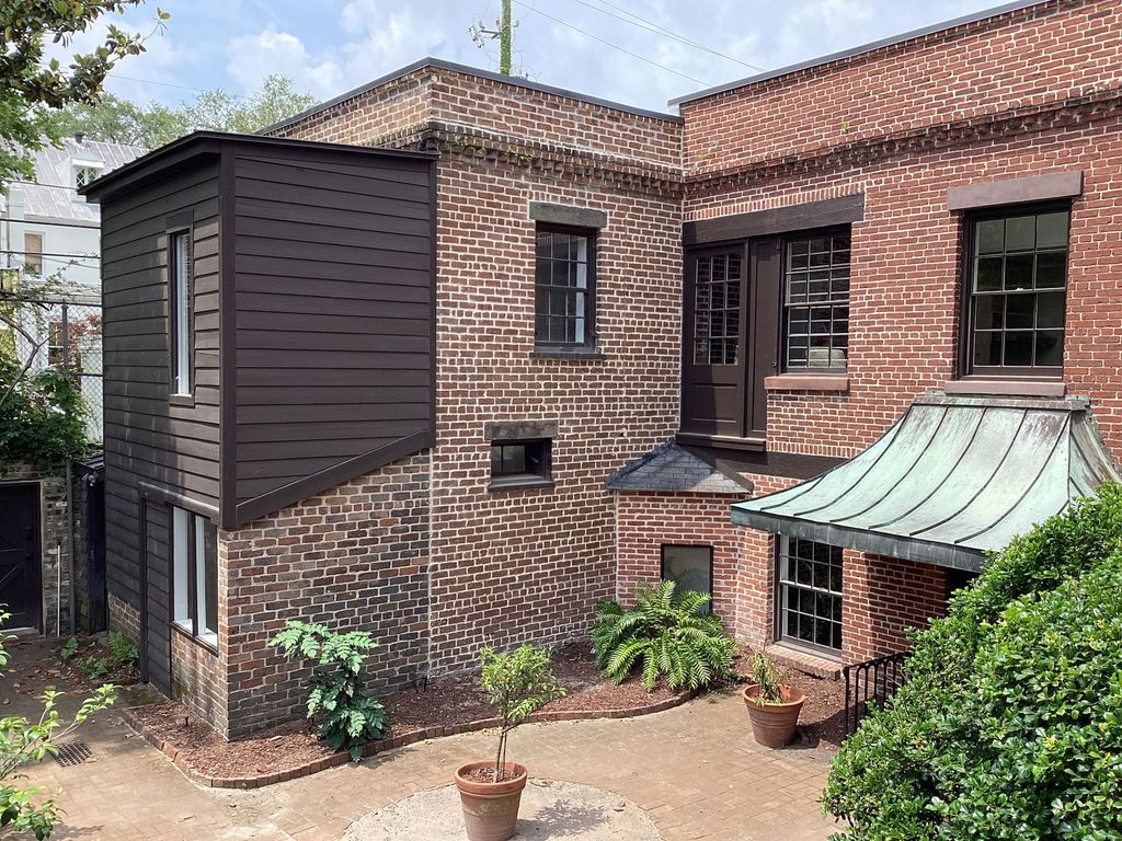 119 E Charlton St, Savannah, GA 31401