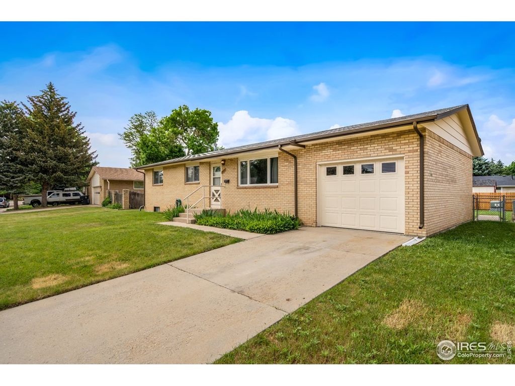 1883 Queens Dr, Longmont, CO 80501