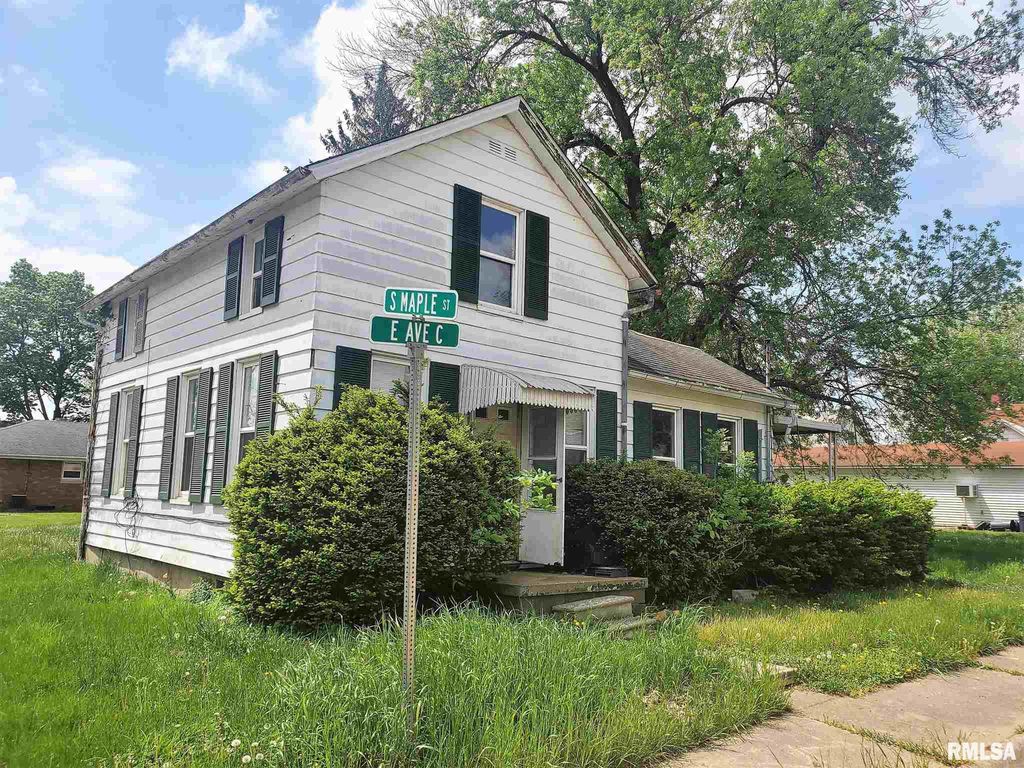 121 E Avenue C, Lewistown, IL 61542