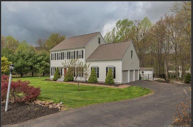 35 Pheasant Ln, Hamden, CT 06518