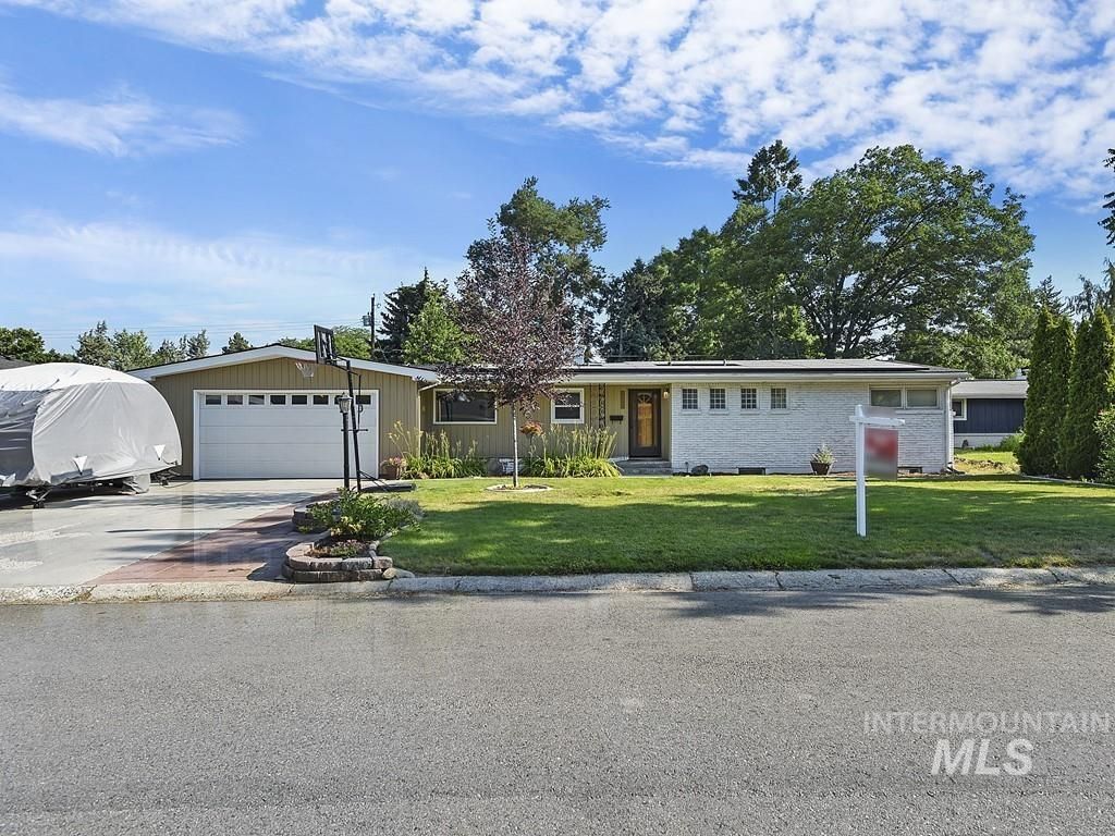 4906 W Greenbrier Dr, Boise, ID 83705