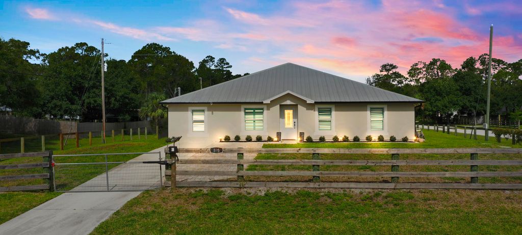 105 S Cardinal Place, Fort Pierce, FL 34945