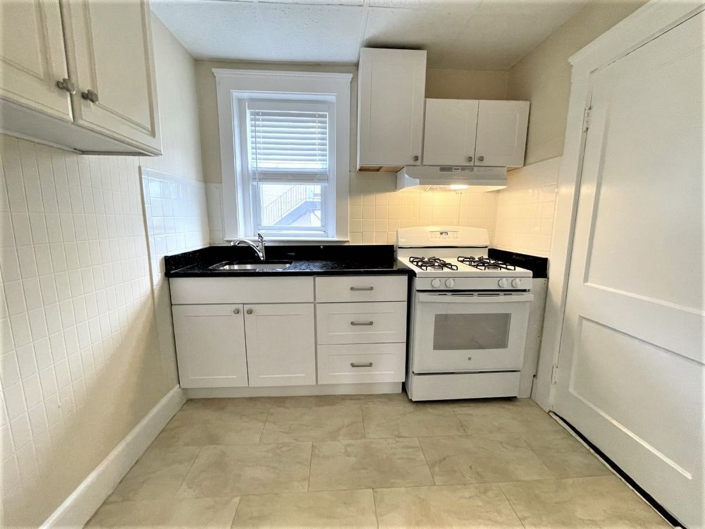 2 Littles Ln, Peabody, MA 01960
