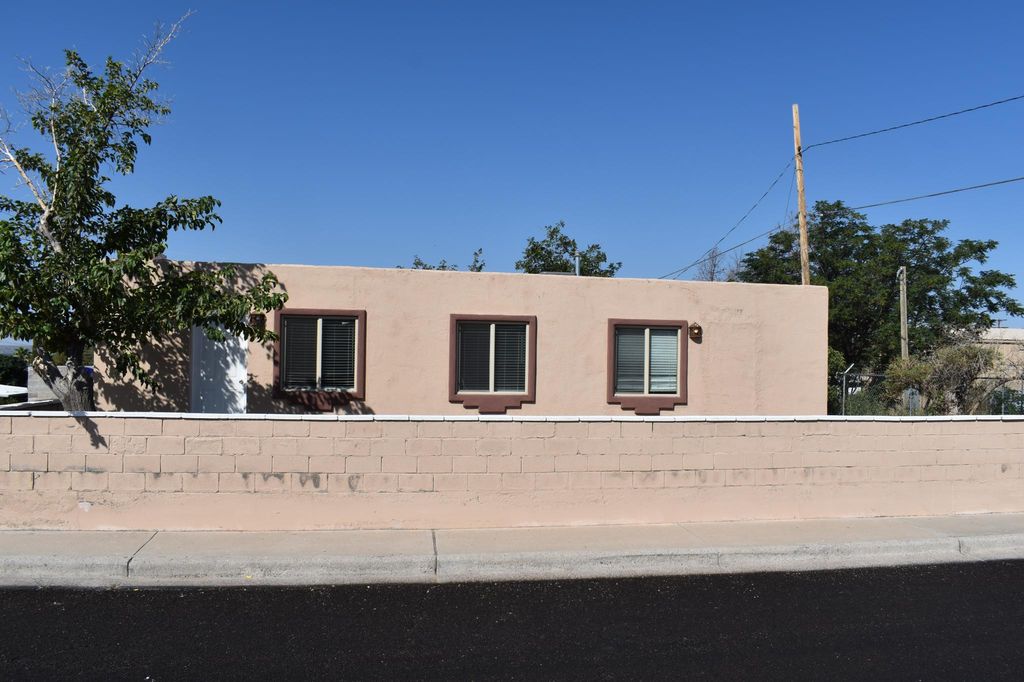 180 S Willow St, Las Cruces, NM 88001