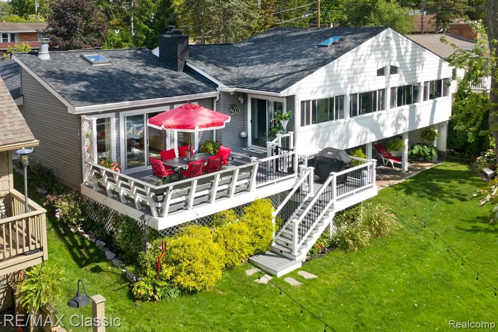 25 Payne Ct, Wolverine Lake, MI 48390